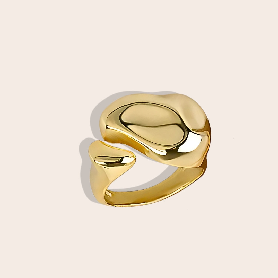 Gold Cato Chunky Statement Ring, a daring cocktail piece that combines 925 sterling silver and luxurious platinum plating. 