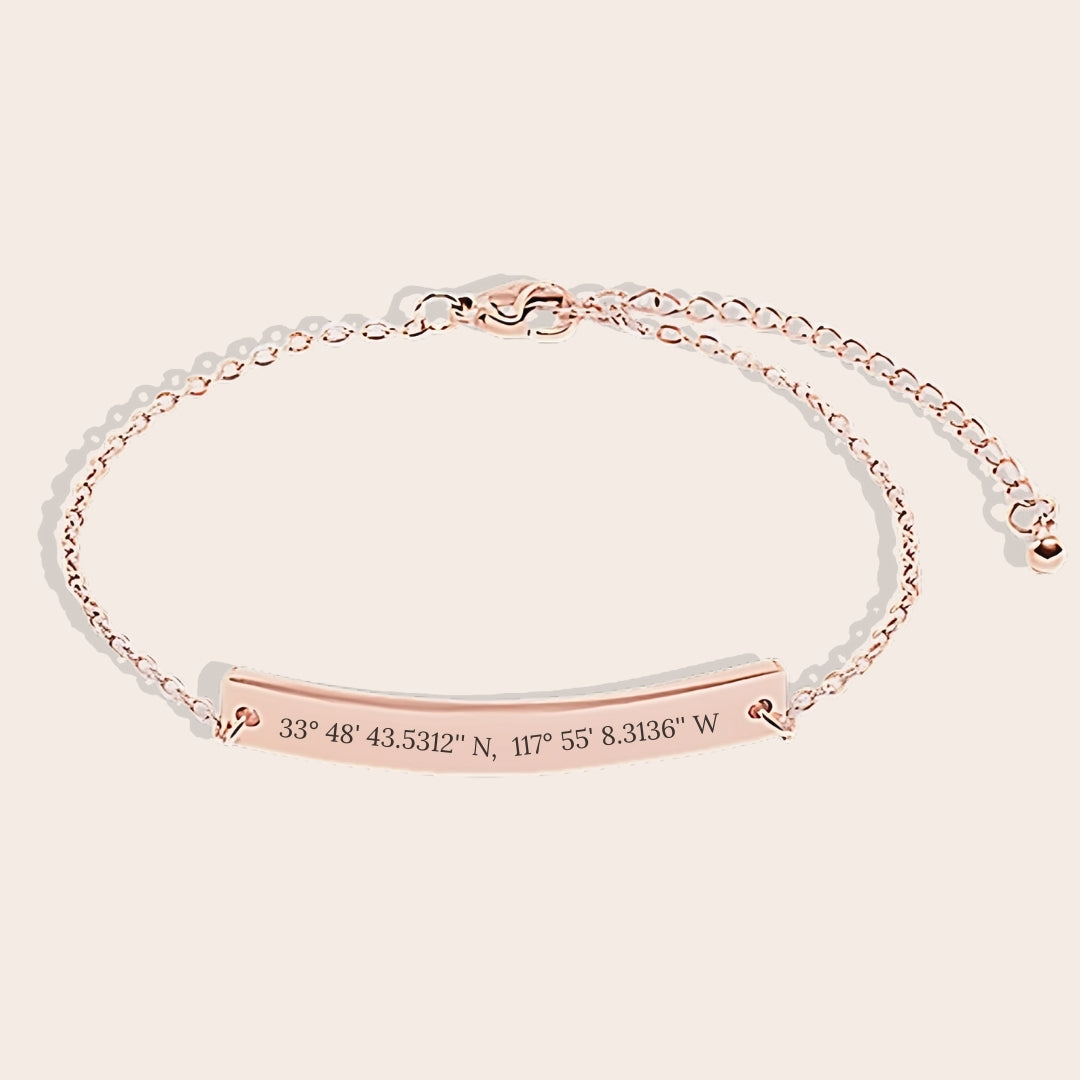 Custom Coordinates Bracelet in rose gold. Lobster clasp, 18K plated stainless steel.