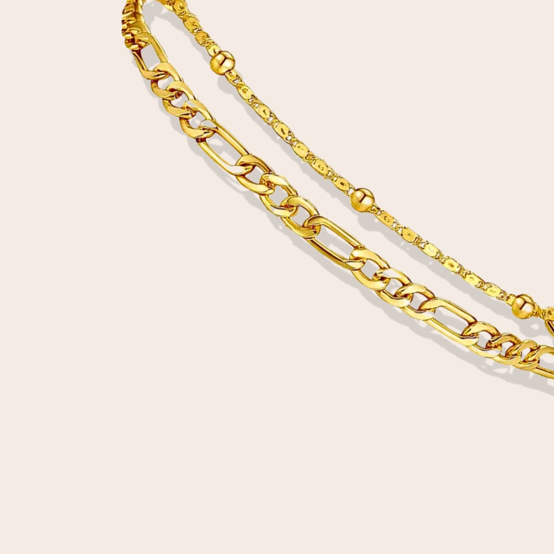 Devi Double Anklet Set in gold. Crafted from lasting stainless steel. Close up.